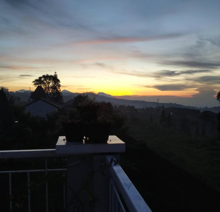 Villa 360 Lembang Bagian luar foto
